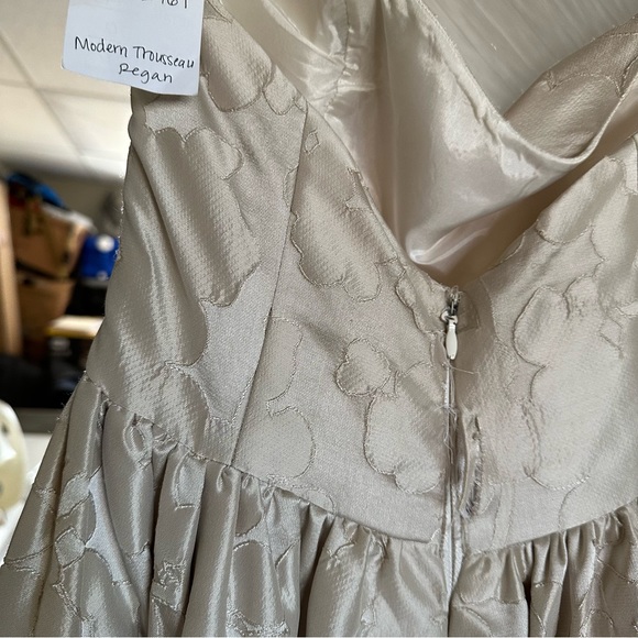 Modern Trousseau Regan Silk Brocade Gown - Picture 8 of 16